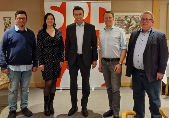 Unser Foto zeigt von links: Torsten Stumpf, Selina Sander, SPD-MdB Nils Schmid, Sebastian Holzhauer und Mirko Witkowski.