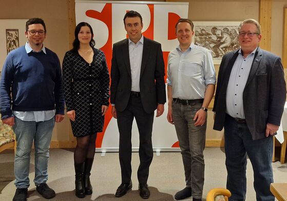 Unser Foto zeigt von links: Torsten Stumpf, Selina Sander, SPD-MdB Nils Schmid, Sebastian Holzhauer und Mirko Witkowski.